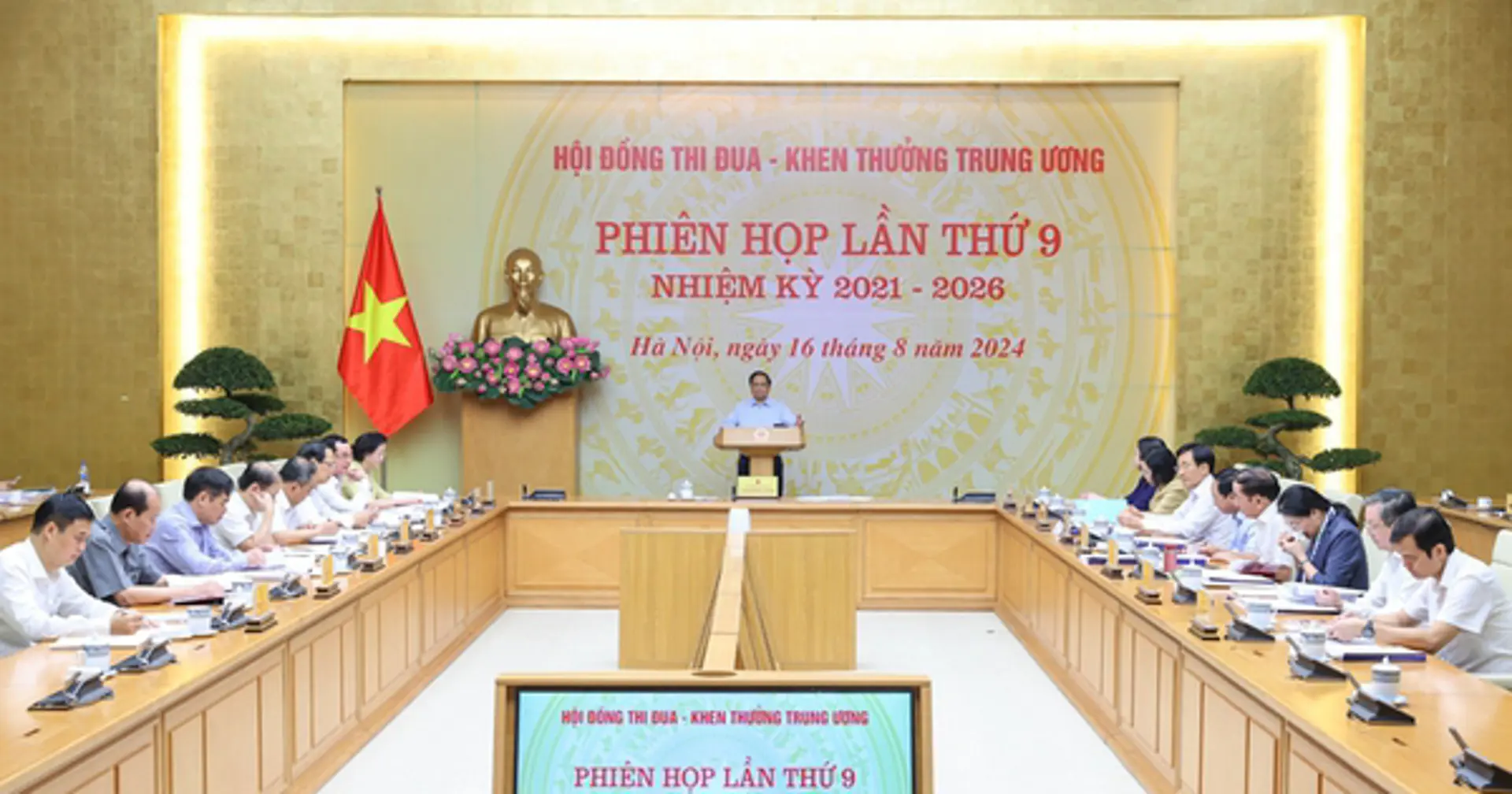 Đẩy mạnh phong trào thi đua lập thành tích chào mừng Đại hội đảng các cấp