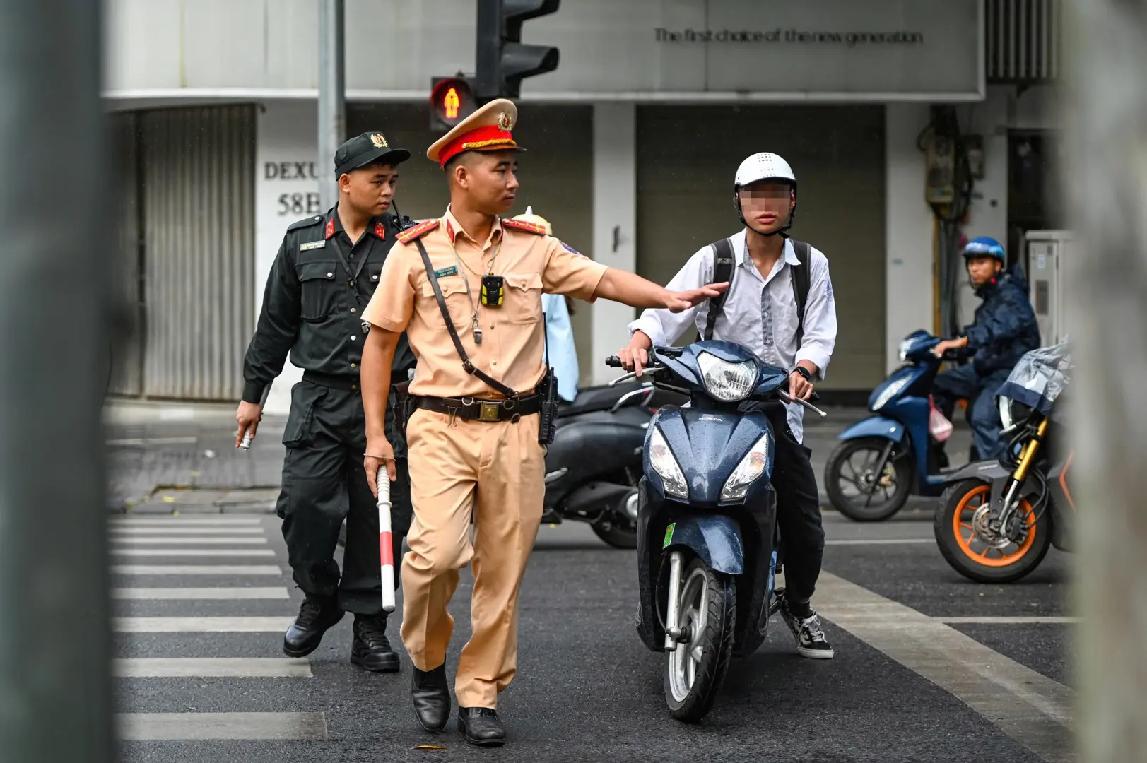 Cảnh sát giao thông Hà Nội triển khai cao điểm xử lý vi phạm học sinh