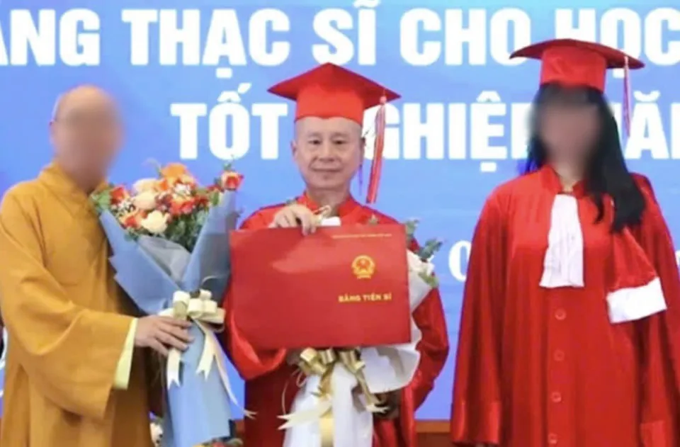 Ông Vương Tấn Việt (giữa) thừa nhận đã sử dụng b