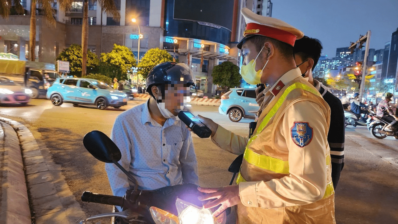 Hà Nội: phát hiện 30 trường hợp vi phạm nồng độ cồn trong ngày 30/10