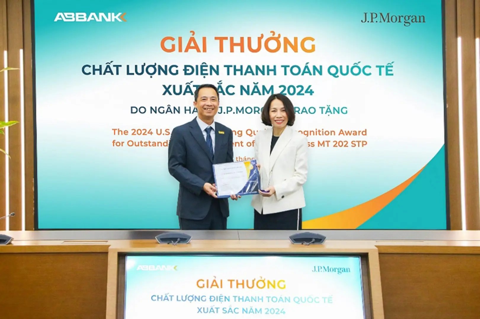 ABBank được vinh danh ngân hàng có “Chất lượng điện thanh toán quốc tế xuất sắc”