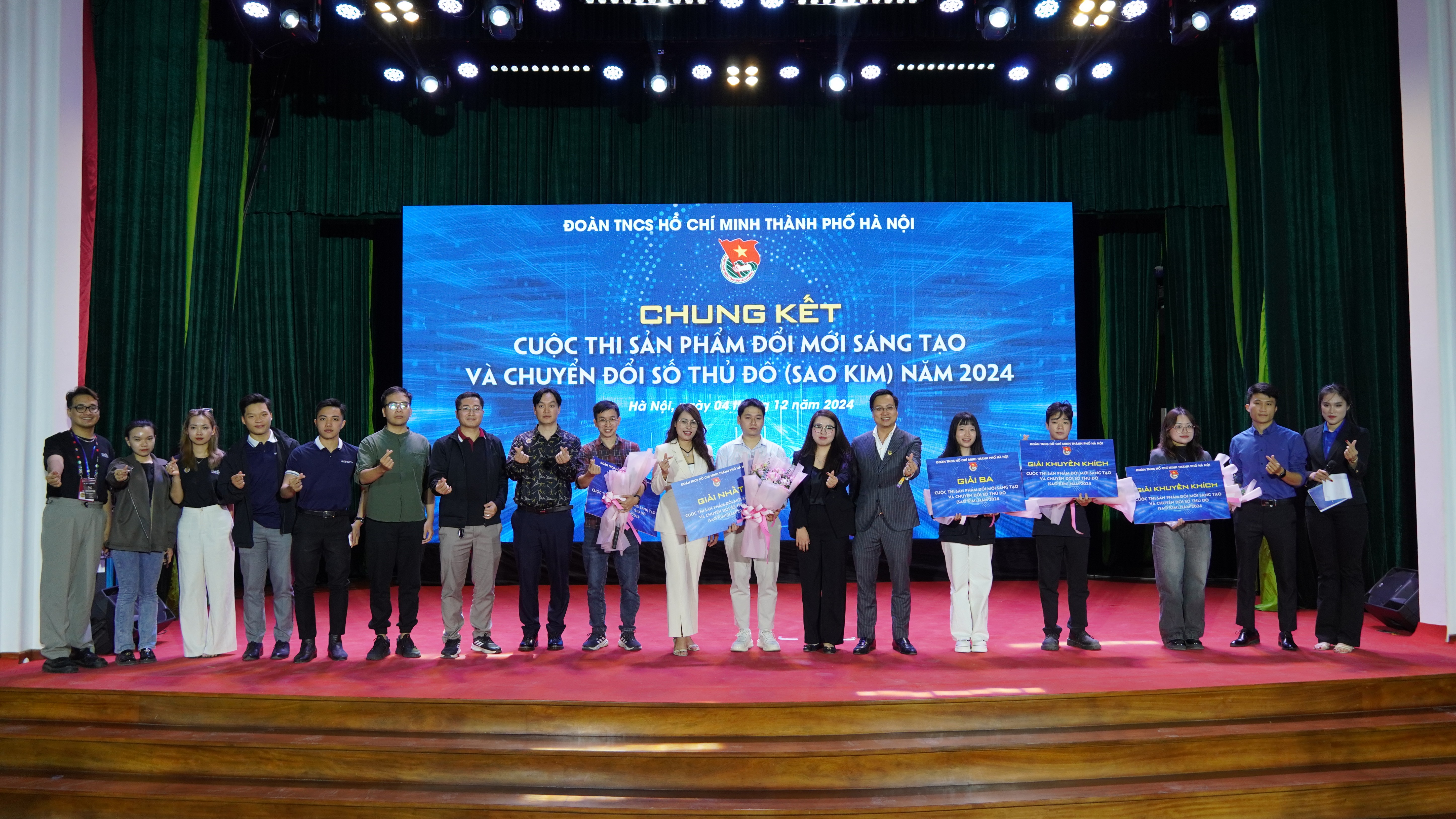 Hanoi honors outstanding faces in innovation, digital transformation