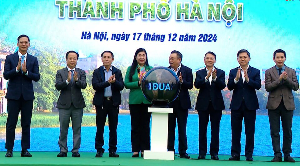 Mayor of Hanoi urges people to protect environment