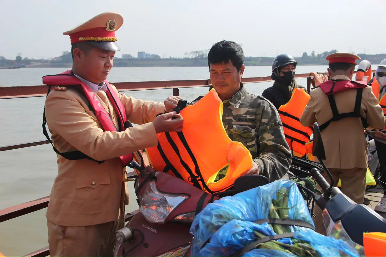 Hà Nội triển khai cao điểm đảm bảo an toàn giao thông trên sông