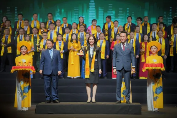 PVcomBank được vinh danh TOP 100 Sao Vàng đất Việt 2024