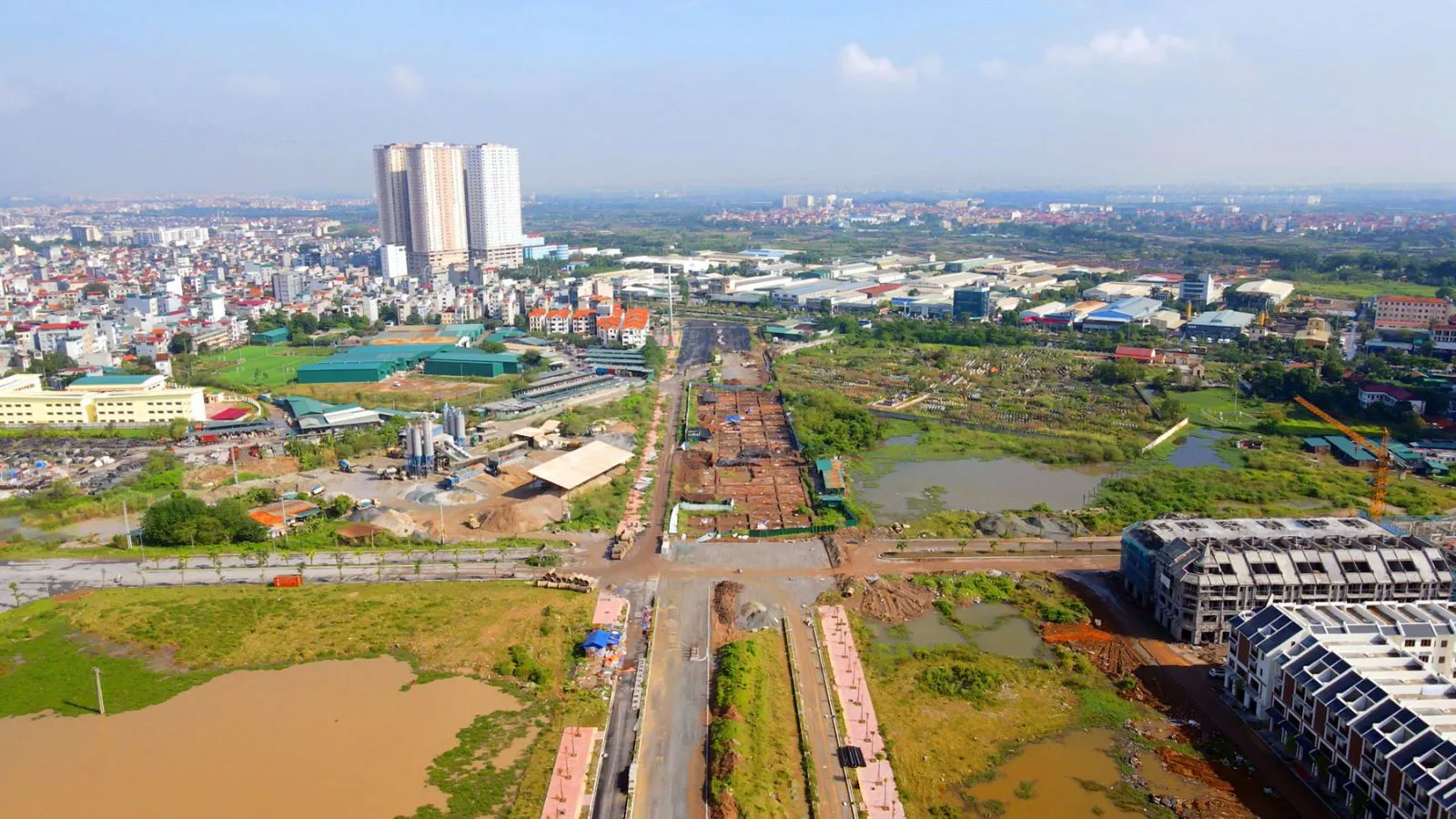 Đường Vành đai 3,5 đoạn từ Quốc lộ 32 đến Đại lộ thăng Long có chiều dài 5,5km, tổng mức đầu tư hơn 1.795 tỷ đồng. Ảnh: Bình Nguyên