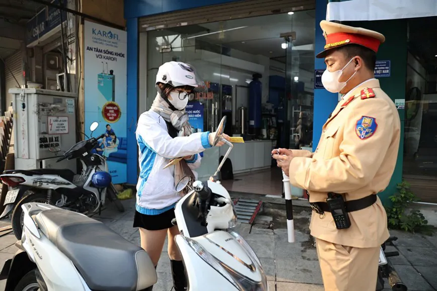 Xử phạt trung bình 350 người vượt đèn đỏ/ngày