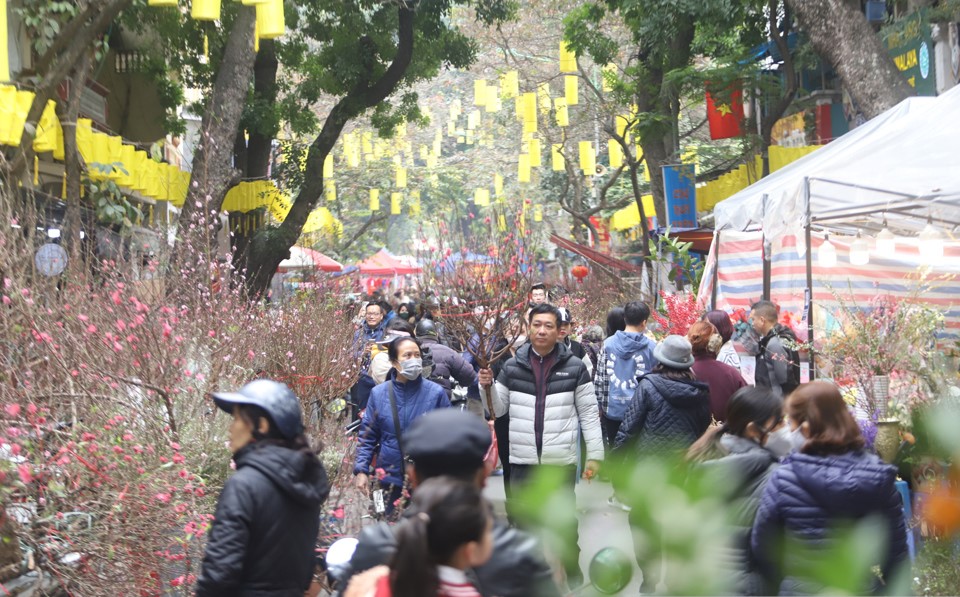 Traditional essence in Hanoi's Old Quarter Tet celebration program