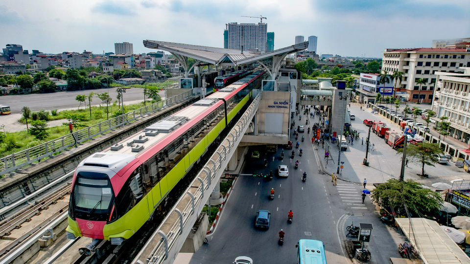 Hanoi, HCMC to submit metro plans to National Assembly in February: Deputy PM