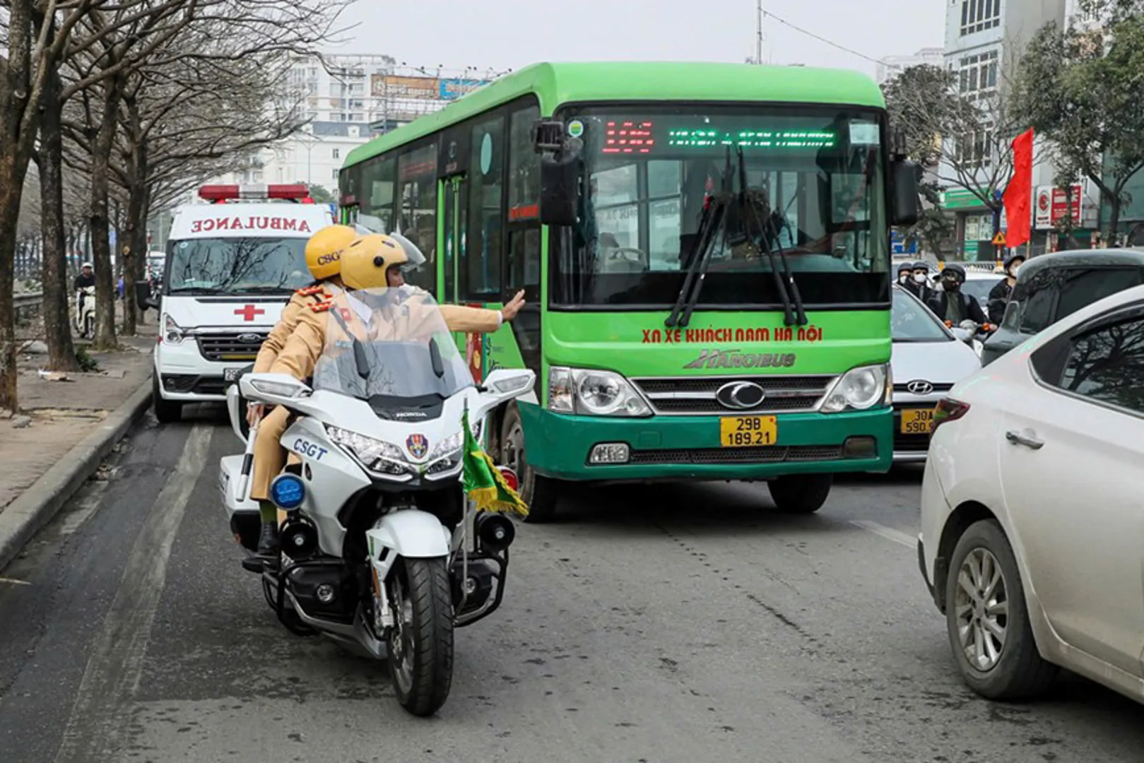 Cục CSGT lập 4 tổ đi mô tô chống ùn tắc tại cửa ngõ Hà Nội