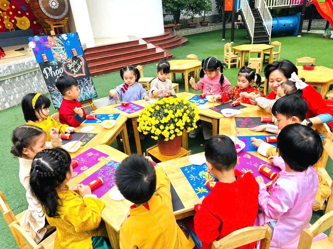 Thầy trò Trường Mầm non Việt Triều hữu nghị với nhiều hoạt động đón Tết Nguyên đán Ất Tỵ 2025.