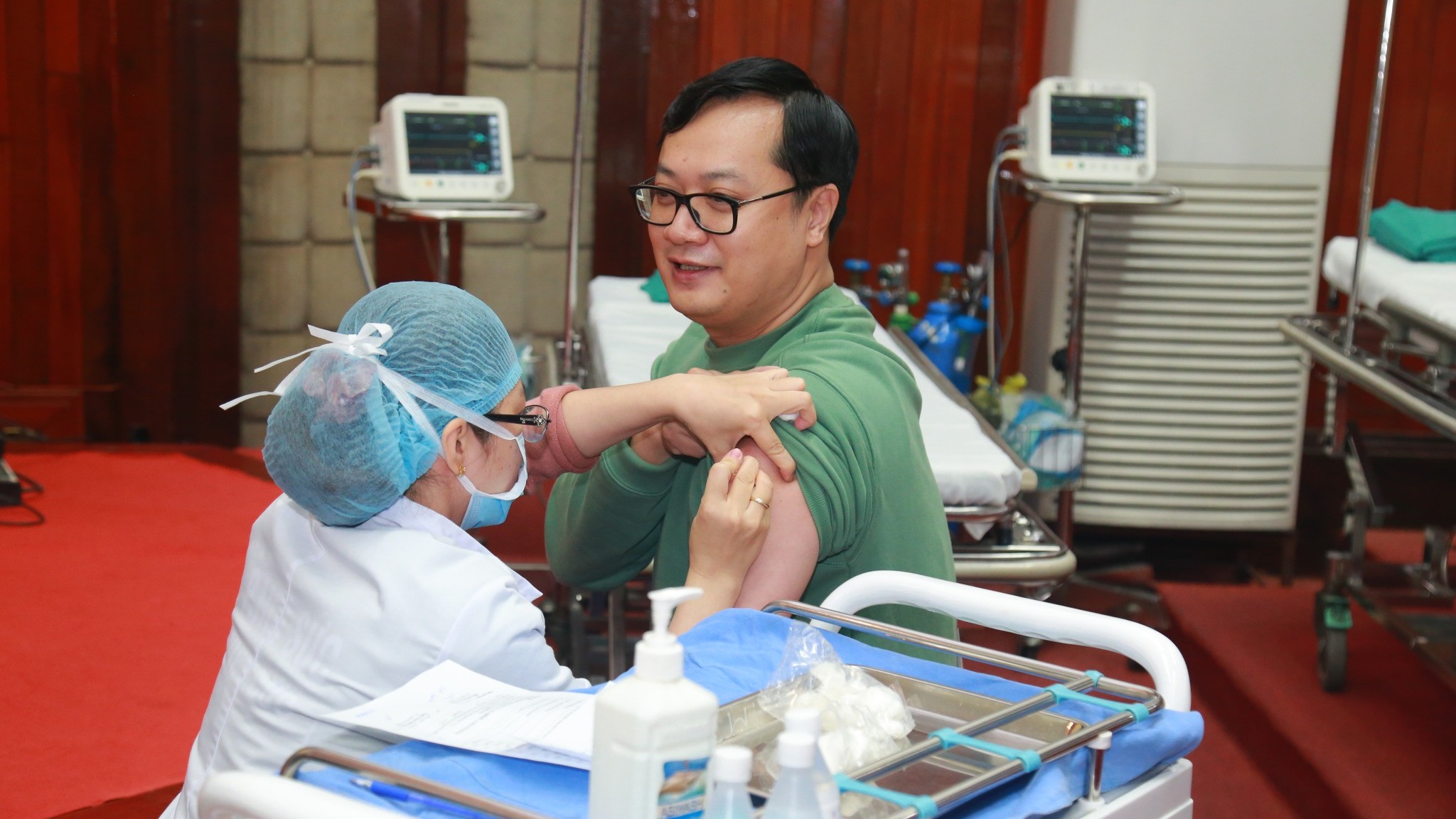 Hanoi sees no community outbreaks as covid-19 cases drop, thanks to vaccination efforts