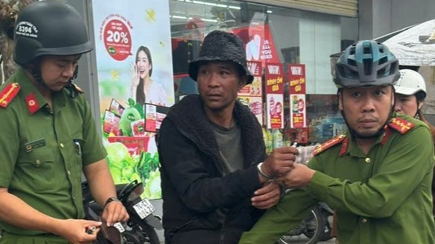 Dùng dao truy sát tài xế xe ôm trước bến xe Đà Nẵng