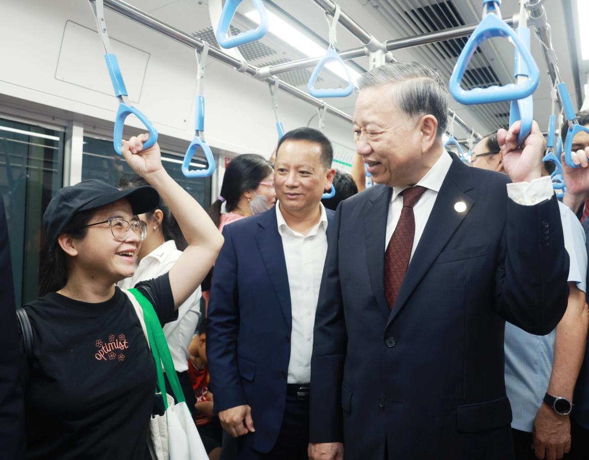 Party chief experiences Ho Chi Minh City’s first metro line 