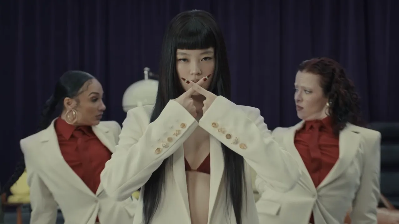Nghi vấn Jennie Blackpink nói đến NewJeans trong MV mới