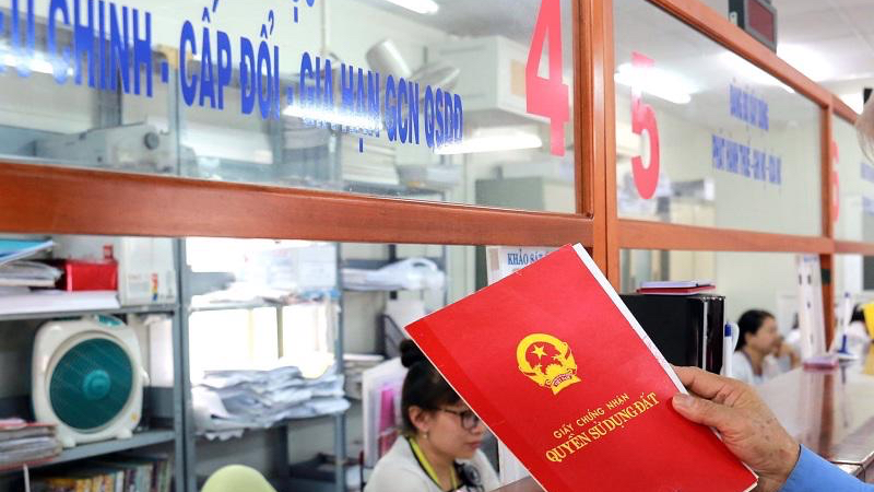 Người quen giữ sổ đỏ cố tình không trả, cách nào đòi lại?