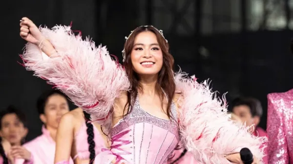 Bố mẹ Hoàng Thùy Linh lần đầu chia sẻ về con gái