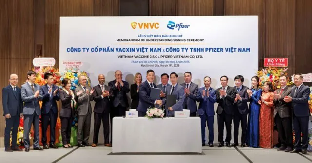 Pfizer ký kết hợp tác với VNVC về chia sẻ kiến thức sản xuất vắc xin công nghệ cao