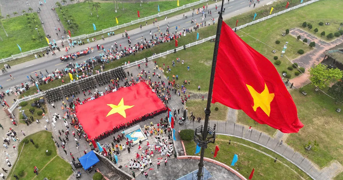Thiêng liêng Lễ thượng cờ tại đôi bờ Hiền Lương - Bến Hải