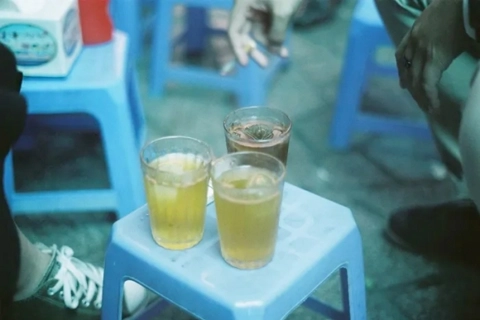 Bình lặng thưởng trà ngắm phố