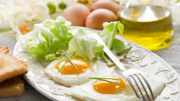 Thực phẩm nên và không nên ăn cùng trứng