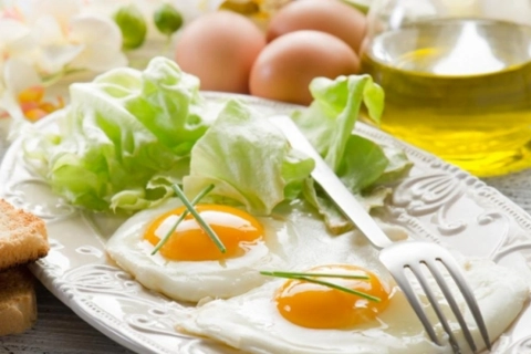Thực phẩm nên và không nên ăn cùng trứng