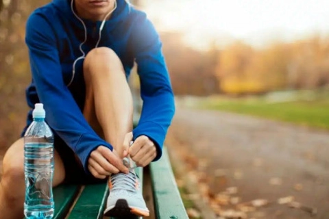 Làm sao để giữ cơ thể đủ nước và điện giải khi tập thể dục mùa hè?