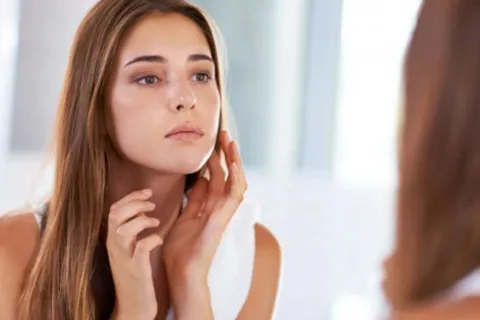 Cách phòng tránh các vấn đề da thường gặp vào mùa Thu