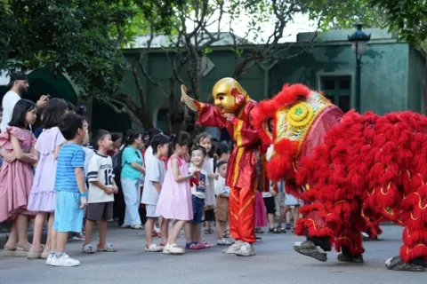 Chạm vào di sản - kết nối tương lai