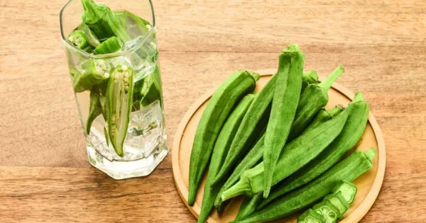 Uống nước đậu bắp pha với chanh vào mỗi buổi sáng có tốt không?