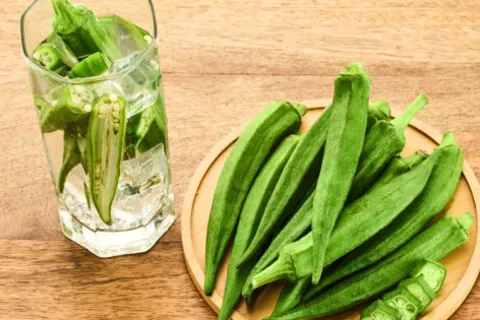 Uống nước đậu bắp pha với chanh vào mỗi buổi sáng có tốt không?