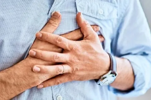 4 dấu hiệu cảnh báo mỡ máu cao ngay khi thức dậy