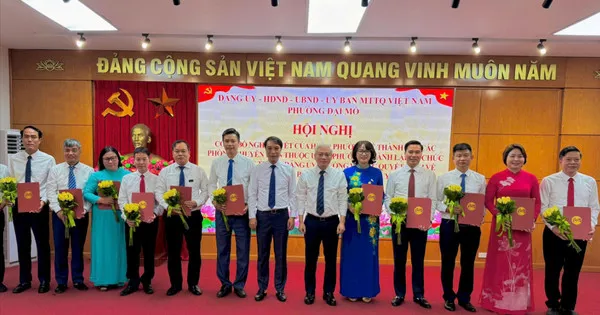 Phường Đại Mỗ công bố Quyết định tổ chức lại các phòng chuyên môn.
