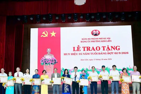Phường Kim Liên trao Huy hiệu Đảng tặng 488 đảng viên