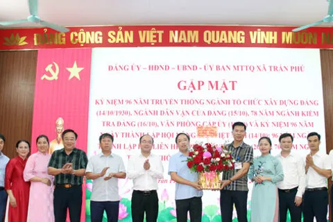 Xã Trần Phú gặp mặt, chúc mừng ngày truyền thống các ngành xây dựng Đảng và ngày thành lập các tổ chức hội trong tháng 10