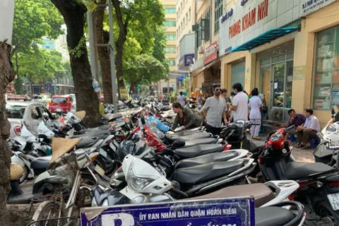 Hà Nội ban hành giá dịch vụ trông giữ xe đạp, xe máy, xe ô tô sử dụng tạm thời lòng đường, hè phố
