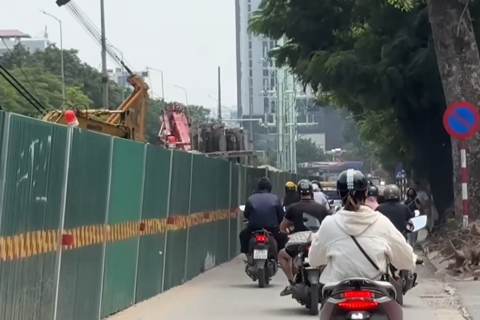 Hà Nội xử lý rào chắn tại các điểm thi công gây ùn tắc