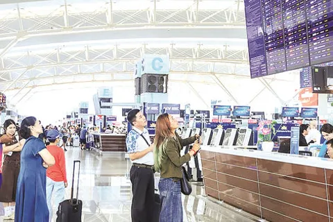 Thị trường vé máy bay Tết: “Nóng” lên từng ngày