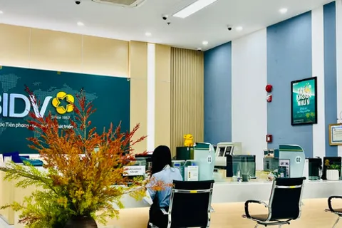 Lãi suất huy động ngân hàng: Niêm yết một đằng, chào tại quầy một nẻo
