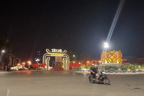 Vẻ đẹp yên bình về đêm ở Tây Hồ