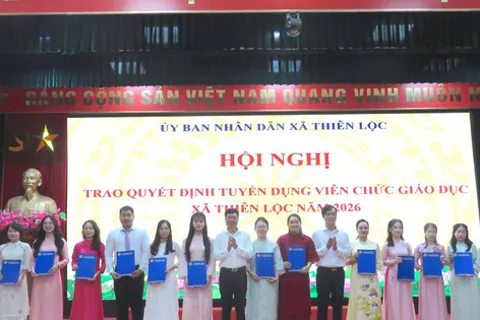 Xã Thiên Lộc trao quyết định tuyển dụng viên chức cho 53 giáo viên