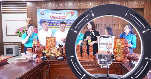 Làng nghề truyền thống thích ứng kỷ nguyên số: Từ khung cửi, xưởng mộc bước lên sóng livestream