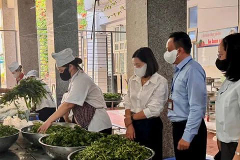Quản lý an toàn thực phẩm dịp cuối năm tại Hà Nội: Siết chặt từ cơ sở sản xuất đến tiêu thụ