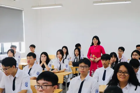 Tăng định mức tiết dạy: Giáo viên lo áp lực công việc gia tăng