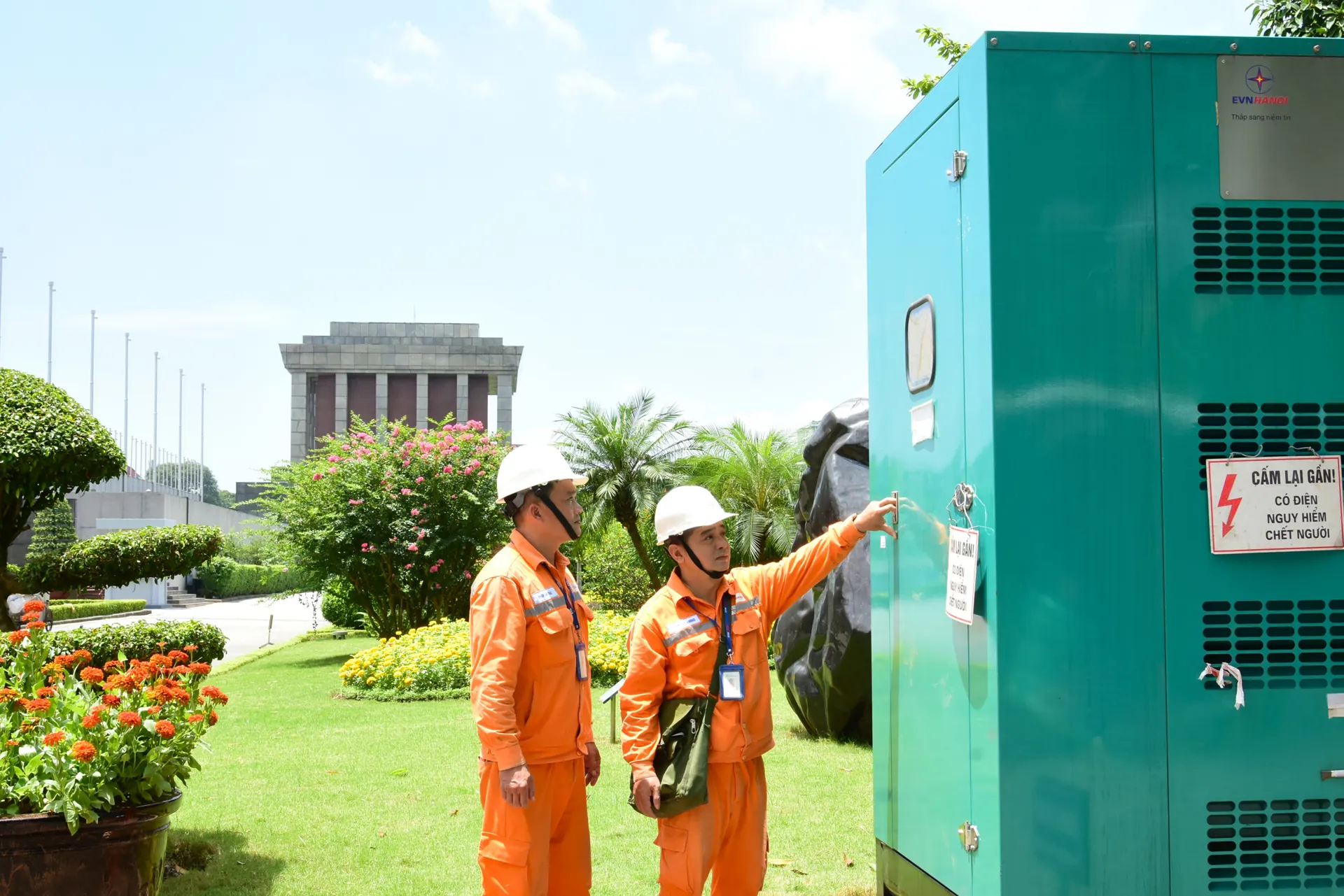 Đóng góp thầm lặng của những “chiến sĩ” EVNHANOI cho Đại lễ A80