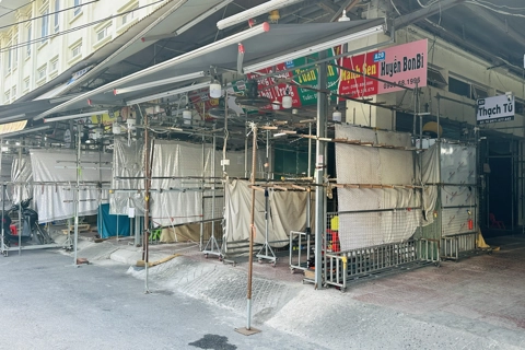Hà Nội: hàng loạt tiểu thương chợ Ninh Hiệp đồng loạt đóng cửa gian hàng

