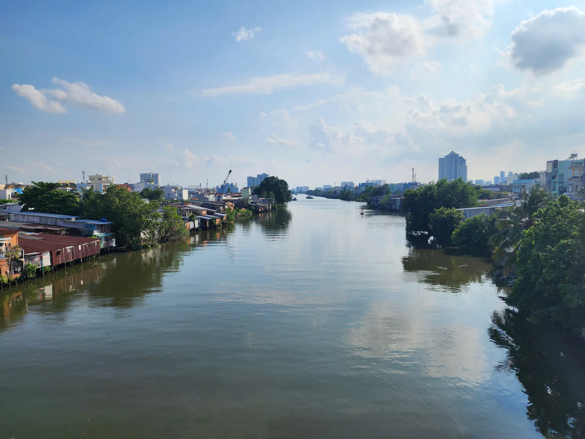 TP Hồ Chí Minh: hàng trăm hộ dân Quận 8 mong được mua căn hộ tái định cư