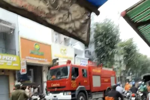 TP Hồ Chí Minh: cháy nhà 4 tầng, nghi do nổ bình gas