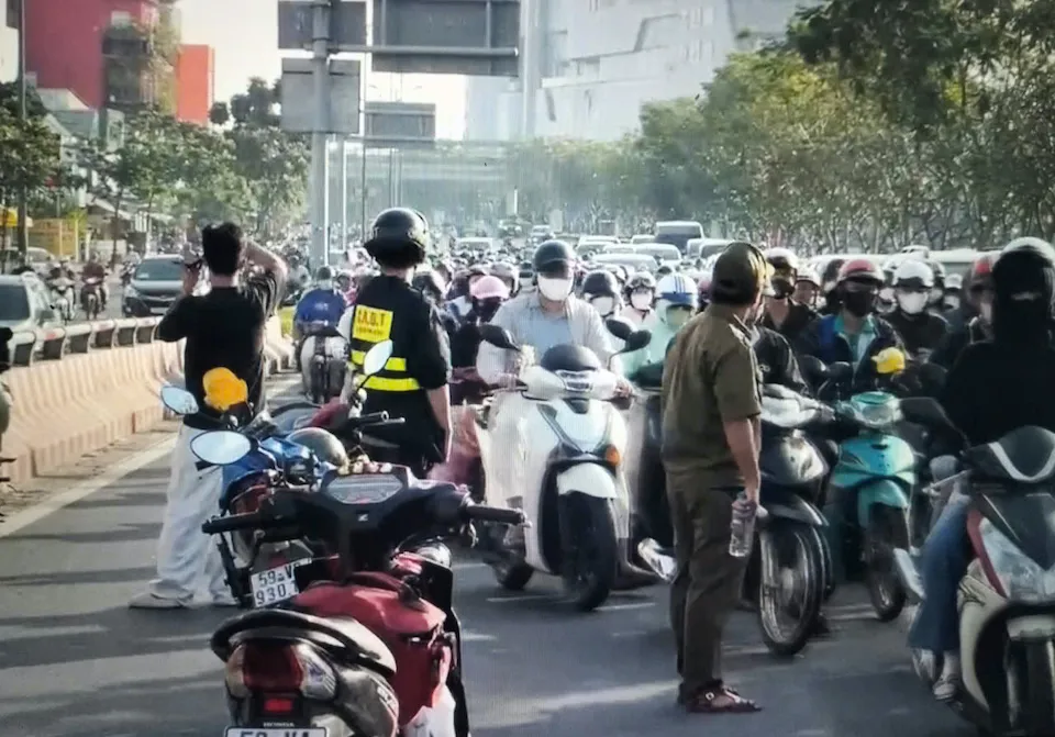 Người đàn ông tử vong trong lúc đạp xe tập thể dục trên cầu Bình Lợi