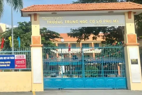 TP Hồ Chí Minh: nam học sinh lớp 8 rơi từ tầng 2 xuống sân trường